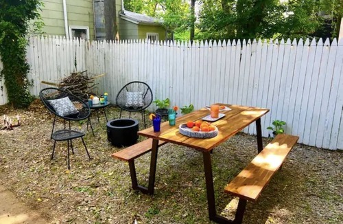 Wilson Park House | Moroccan Jungle. Parking|Yard|FirePit|Wine|HomeGym
