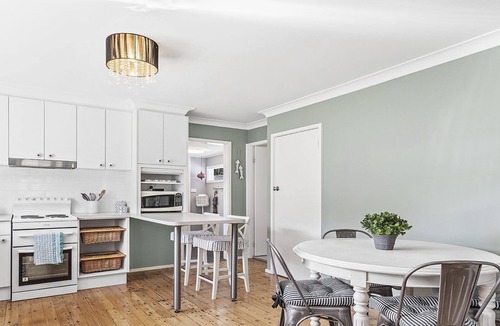 Lemon Tree Passage House | Morton Cottage at Lemon Tree - Pet Friendly - Walk to Water
