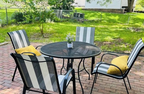 North Central Omaha House | Morton. Tranquil oasis in the city