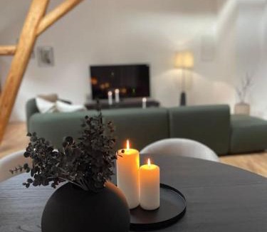 Uerzig Apartment | Mosel-Charm - Urige Dachgeschosswohnung für 6 Personen - 3 Schlafzimmer, Fahrradkeller & Gratis WLAN - BG Living & Hosting