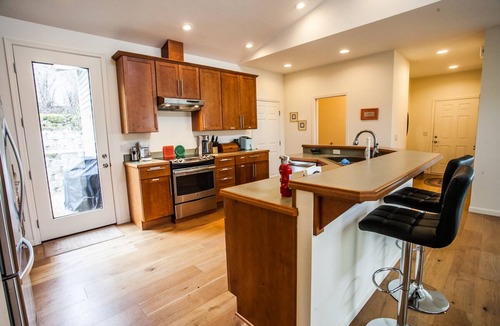 Mosier House | Mosier River View - 2 Bedrooms, 1.5 Bathrooms - Sweeping Panoramas