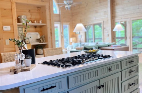 Altamont House | Mossy Falls - Bluff Views, Hot Tub & Waterfall