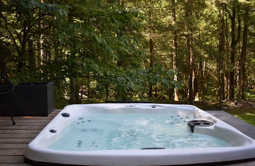High Falls House | Mossybrook Hideout: Dog Friendly Oasis in High Falls w/Hot Tub