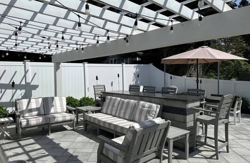 Fifth Ward House | Most desirable neighborhood Backyard Patio & Fireplace
