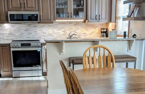 Willow Grove House | Most Spectacular Views and a Small Lake