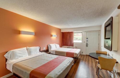 Berea Hotel | Motel 6-Berea, KY