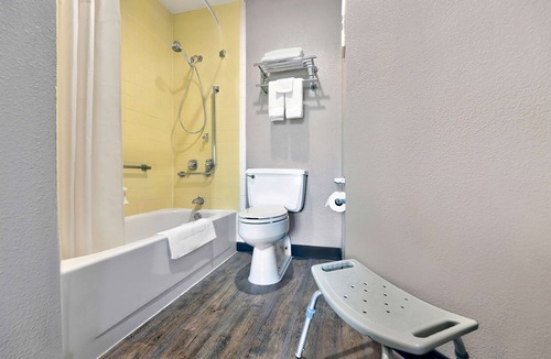 Southwest Area Hotel | Motel 6 Cedar Rapids, IA - Airport
