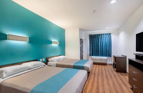 Channelview Hotel | Motel 6 Channelview, TX