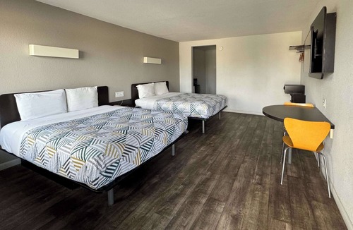 Delano Hotel | Motel 6 Delano, CA