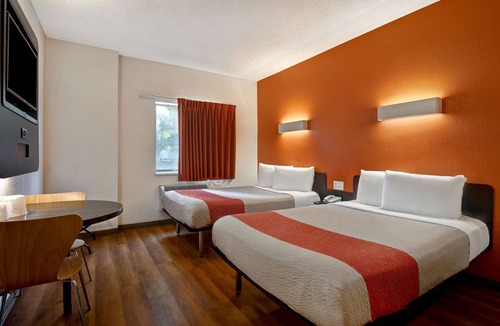 Gilroy Hotel | Motel 6 Gilroy, CA