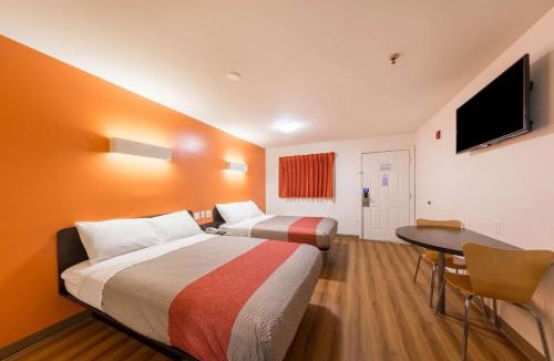 Wade Hampton Hotel | Motel 6-Greenville, SC