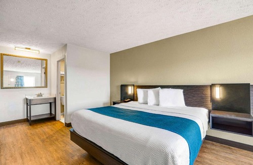 Hillsville Hotel | Motel 6-Hillsville, VA