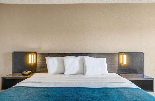 Hillsville Hotel | Motel 6-Hillsville, VA