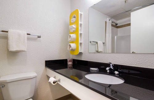 Kerrobert Hotel | Motel 6 Kerrobert, SK