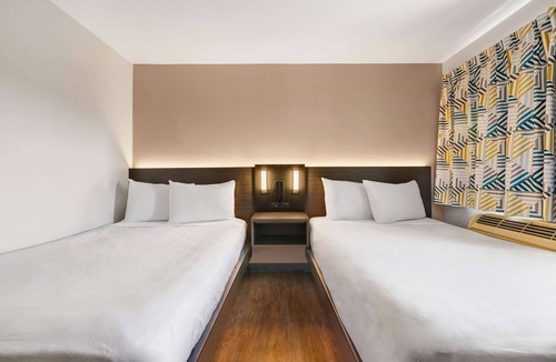Totem Lake Hotel | Motel 6 Kirkland, WA - North Kirkland