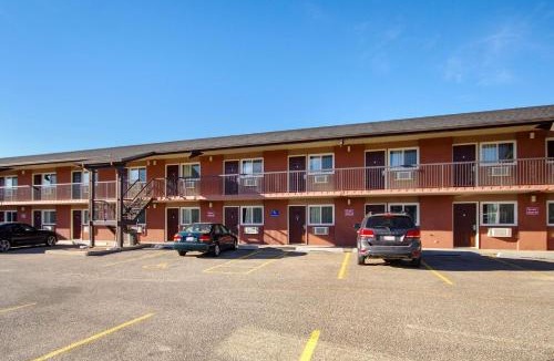South Lethbridge Hotel | Motel 6-Lethbridge, AB