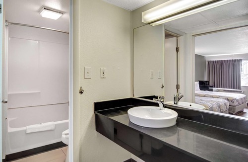 Lima Hotel | Motel 6 Lima, OH