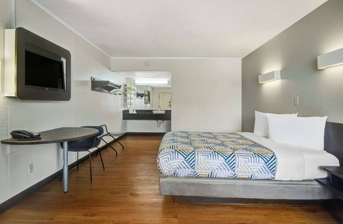 Lima Hotel | Motel 6 Lima, OH