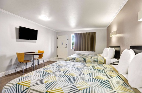 Lodi Hotel | Motel 6 Lodi, CA