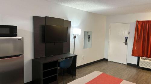 MacClenny Hotel | Motel 6-Macclenny, FL