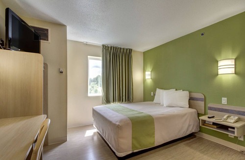 Medina Hotel | Motel 6 Medina, OH - Cleveland