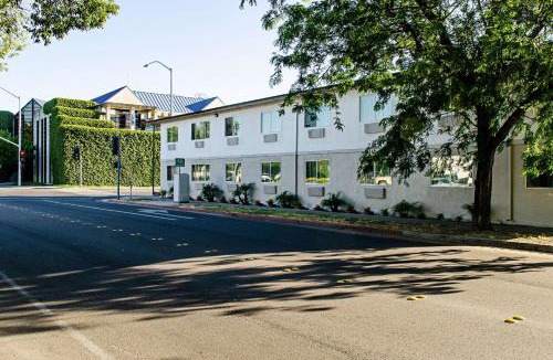 Modesto Hotel | Motel 6-Modesto, CA - Downtown