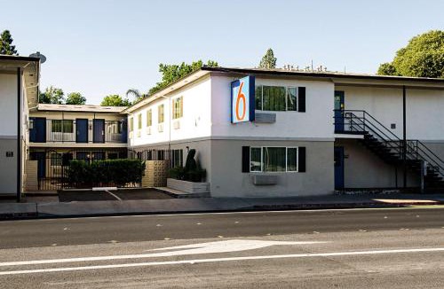 Modesto Hotel | Motel 6-Modesto, CA - Downtown
