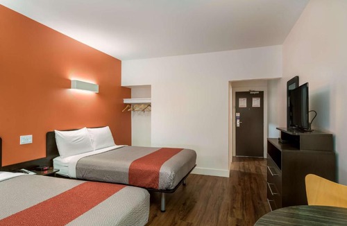 Moncton Hotel | Motel 6-Moncton, NB