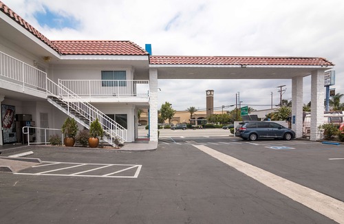 Norwalk Hotel | Motel 6-Norwalk, CA