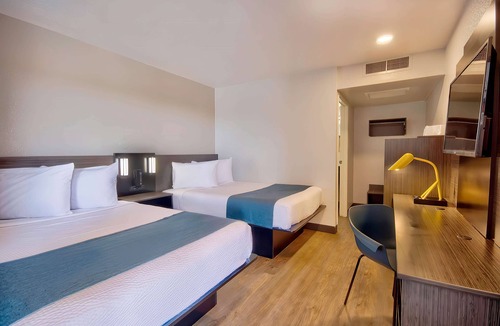 Palmdale Hotel | Motel 6 Palmdale, CA