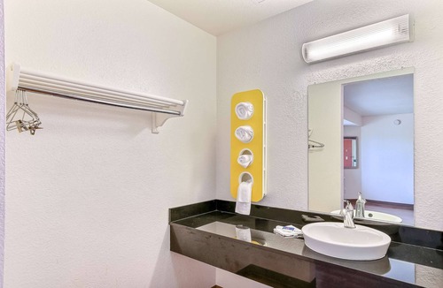 Pinole Hotel | Motel 6 Pinole, CA