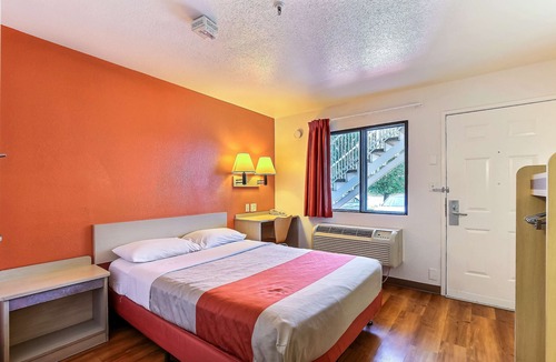 Pinole Hotel | Motel 6 Pinole, CA