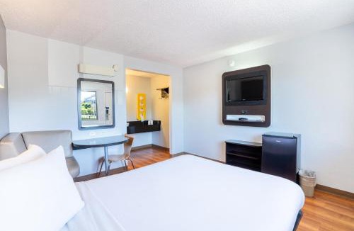 Pleasanton Hotel | Motel 6-Pleasanton, CA