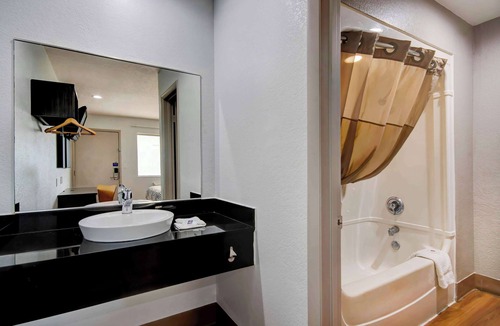 Port Allen Hotel | Motel 6 Port Allen, LA - Baton Rouge