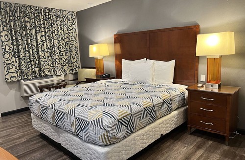 Ridgecrest Hotel | Motel 6 Ridgecrest, CA - China Lake