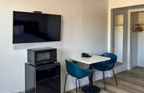 Selma Hotel | Motel 6 Selma, CA