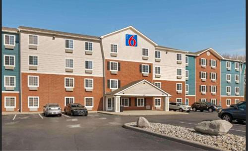 Sharonville Hotel | Motel 6 Suites Cincinnati Sharonville, OH