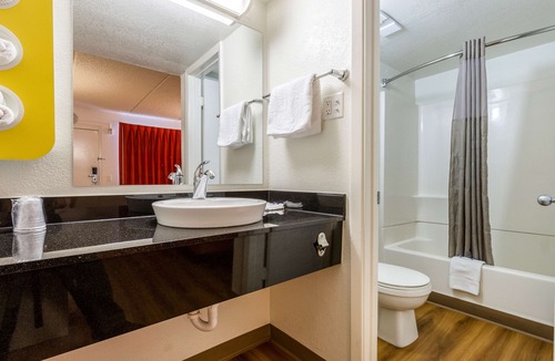 Tempe Hotel | Motel 6 Tempe, AZ – Phoenix Airport – Priest Dr