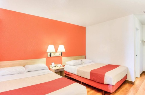 Lake Oswego Hotel | Motel 6 Tigard, OR - Portland South - Lake Oswego
