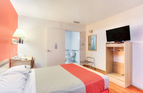 Lake Oswego Hotel | Motel 6 Tigard, OR - Portland South - Lake Oswego