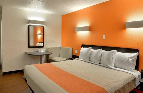 Southwyck Hotel | Motel 6 Toledo, OH