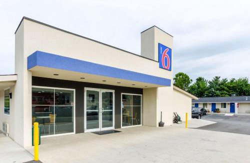 Troutville Hotel | Motel 6-Troutville, VA