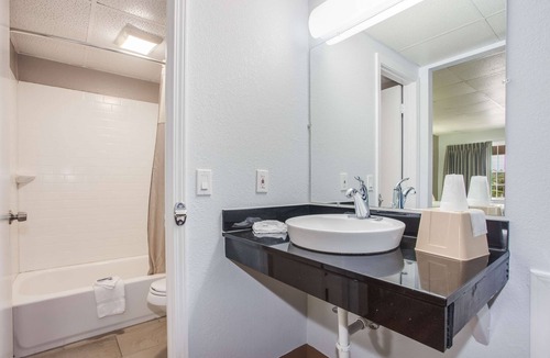 Walterboro Hotel | Motel 6 Walterboro, SC