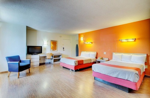 Takoma Hotel | Motel 6 Washington, DC