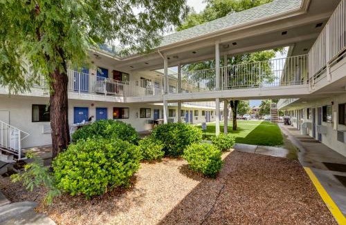 Arvada Plaza Area Hotel | Motel 6-Wheat Ridge, CO - West - Denver North