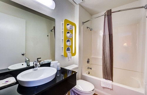 Arvada Plaza Area Hotel | Motel 6 Wheat Ridge, CO - West - Denver North
