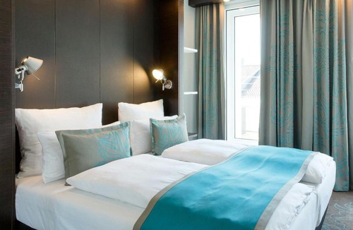 Cannstatt-Mitte Hotel | Motel One Stuttgart-Bad Cannstatt