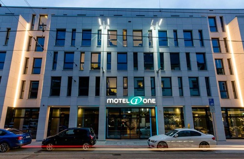 Cannstatt-Mitte Hotel | Motel One Stuttgart-Bad Cannstatt