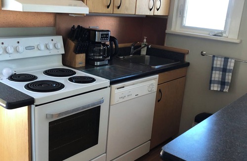Campbell River Apartment | Motel with two private cottages each with Hot Tub and Gas Fireplace on the ocean
