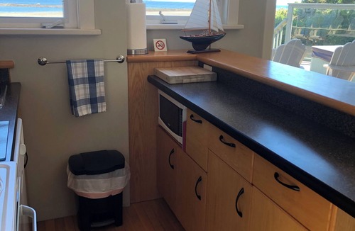 Campbell River Apartment | Motel with two private cottages each with Hot Tub and Gas Fireplace on the ocean